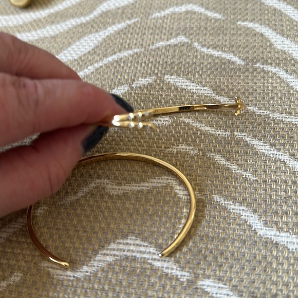 Paired cuffed bracelet - Picture 2 of 4